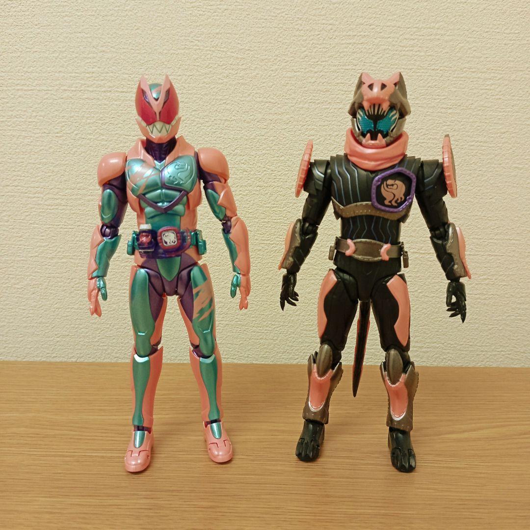 S.H.Figuarts 仮面ライダーリバイ&バイス　レックスゲノム