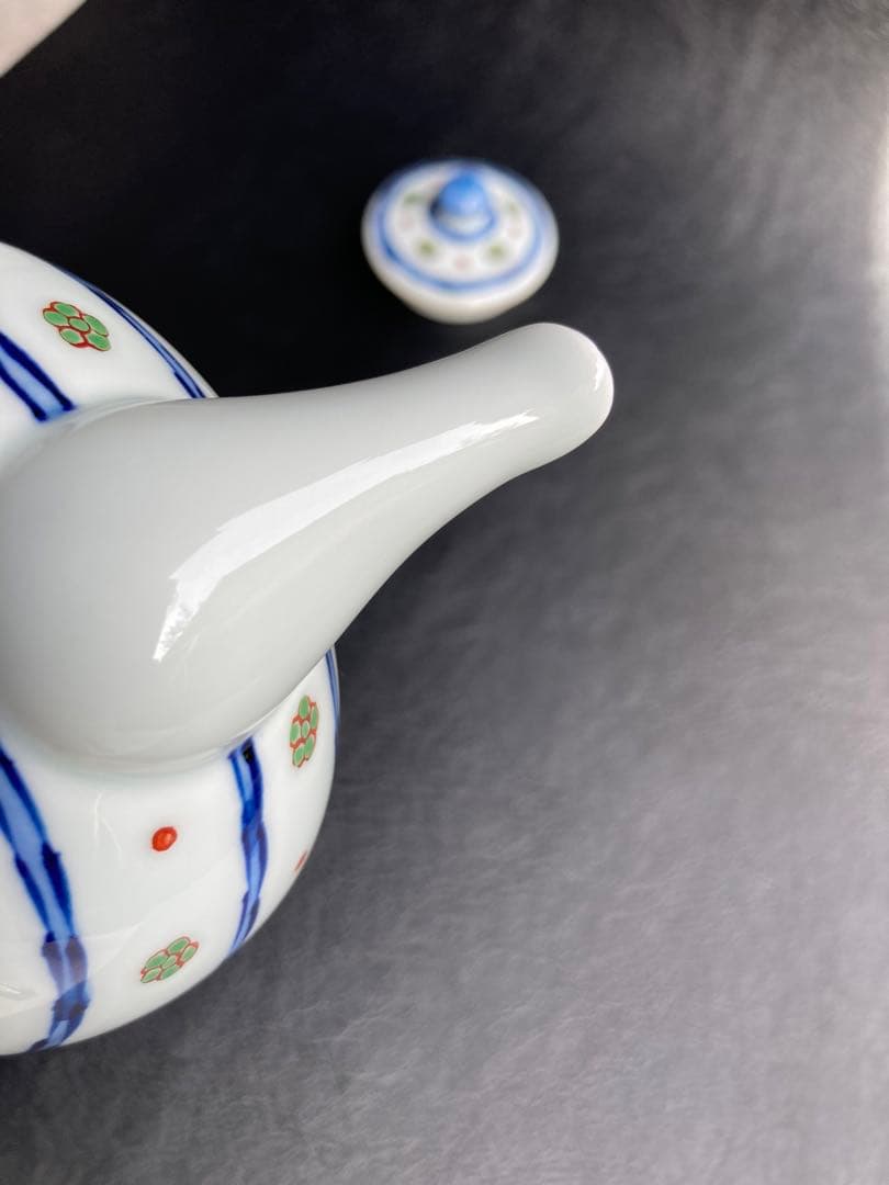 源右衛門　染錦緑梅小紋割　急須