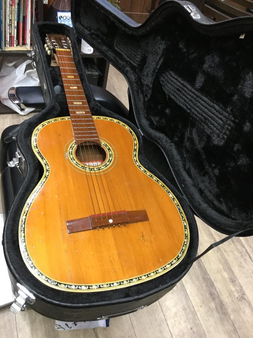 ヤマハ　ダイナミックギター　ハードケース付き