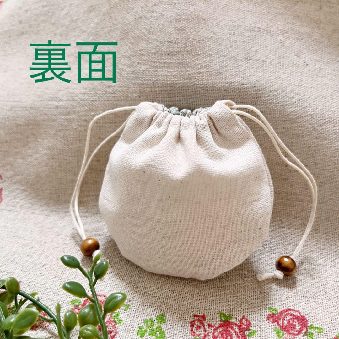 No.2208-6 手のひら巾着サシェ（香り袋）くすみグリーンの白小花