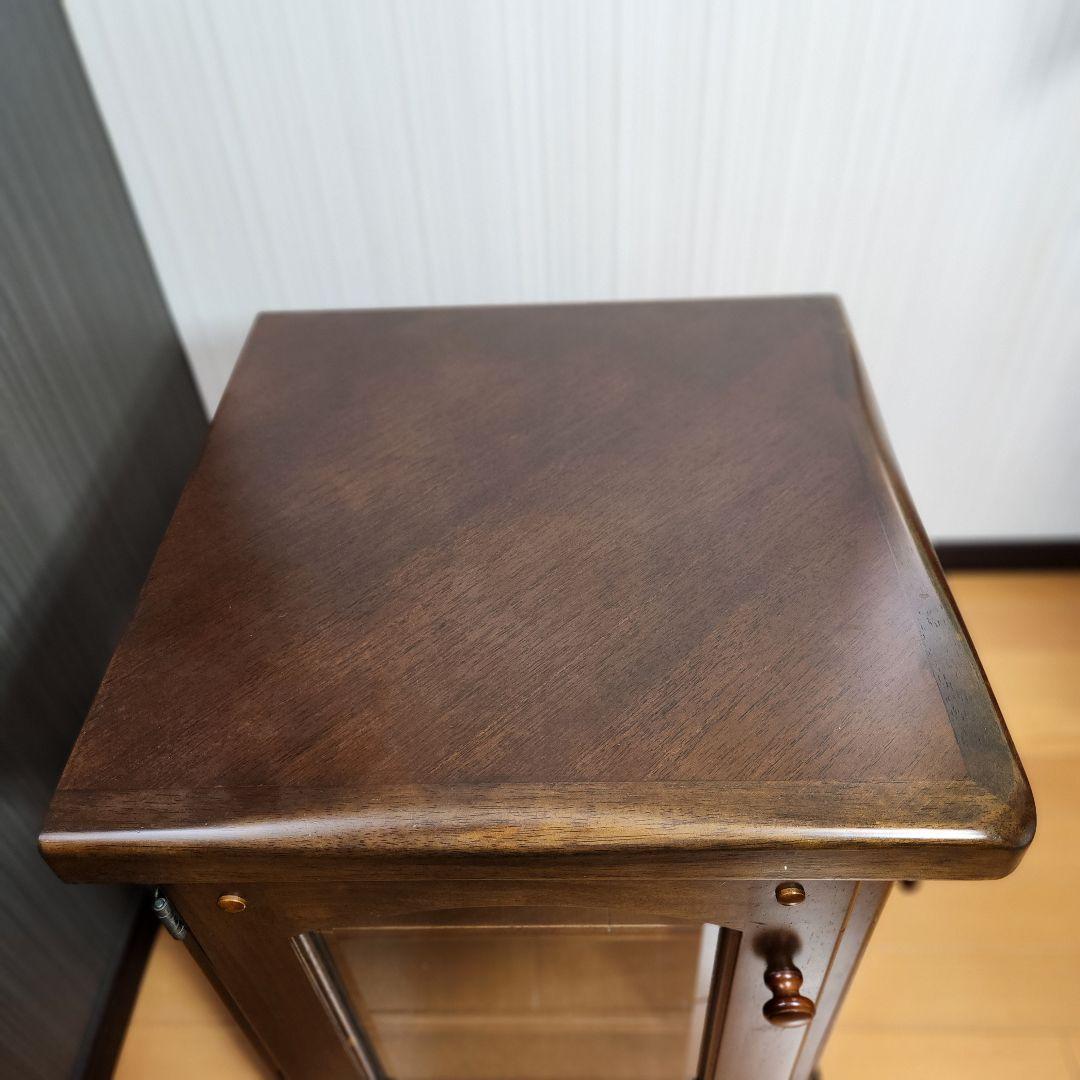 カリモク コーナーキャビネット 2枚扉 アンティーク 飾り棚 花台 クラシック