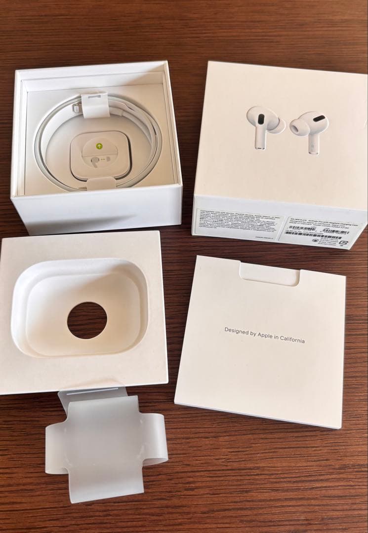 Apple AirPods Pro ワイヤレス充電対応