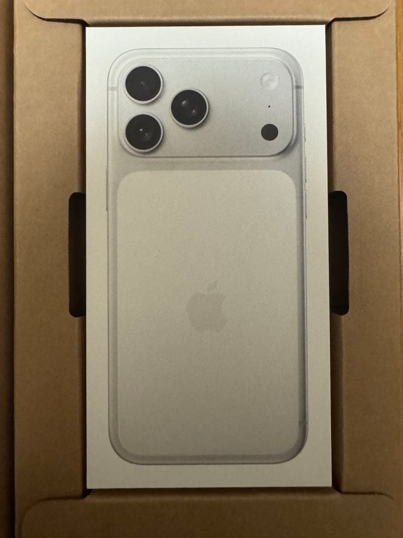 iPhone17pro Max 512GB silver 超美品　未開封です。
