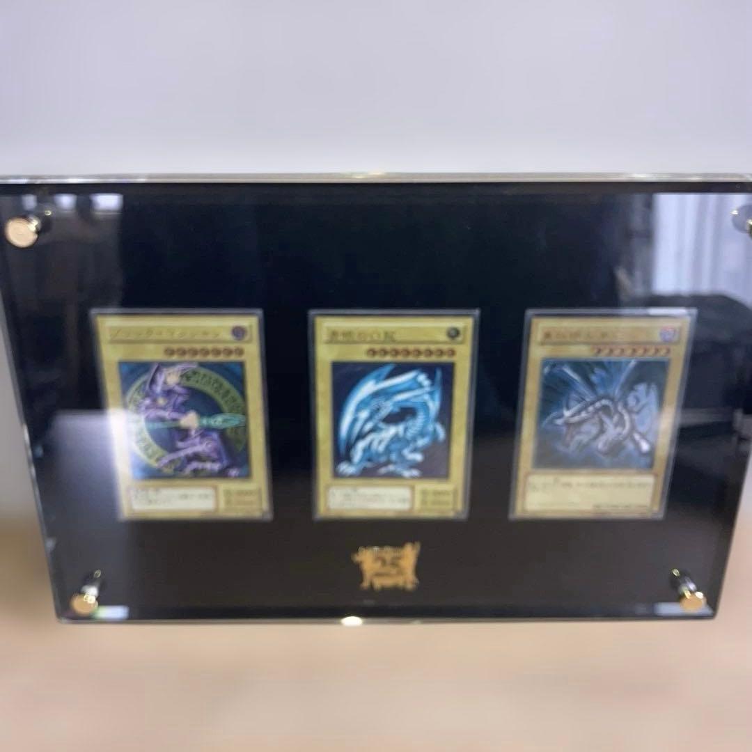 ブルーアイズ・ホワイトドラゴン、ブラック・マジシャン、レッドアイズ　レリーフ