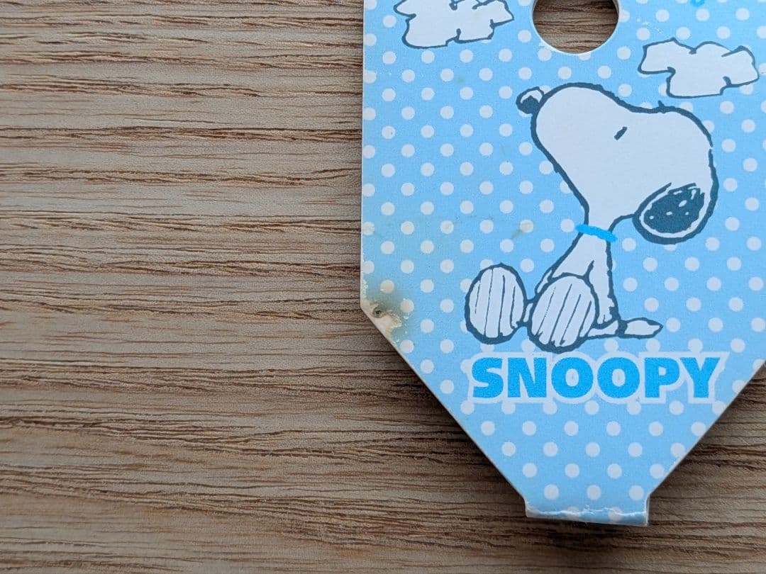 サンリオ スヌーピー　クリアマスコットストラップ　にじ