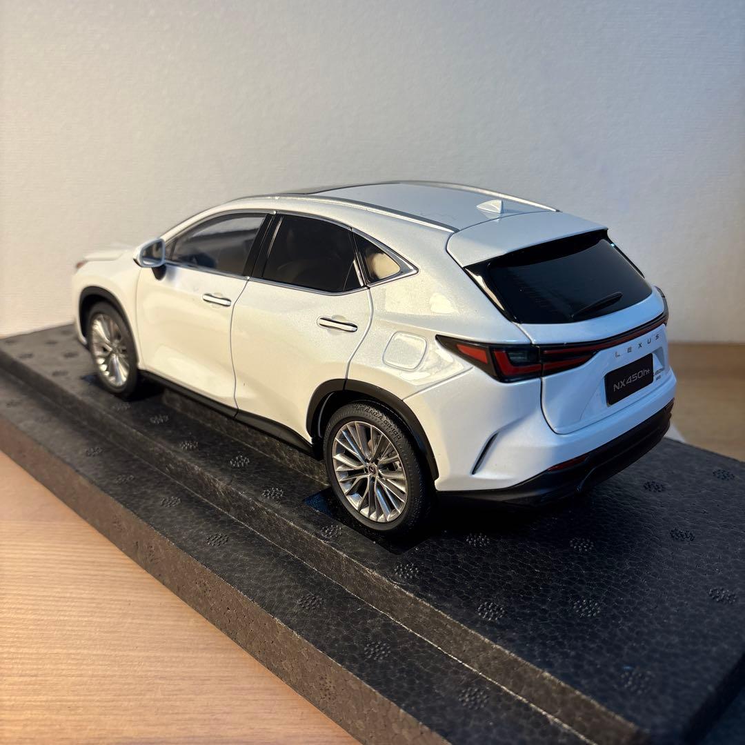 京商　レクサス　NX 450h+ 1/18 ミニカー　ホワイト