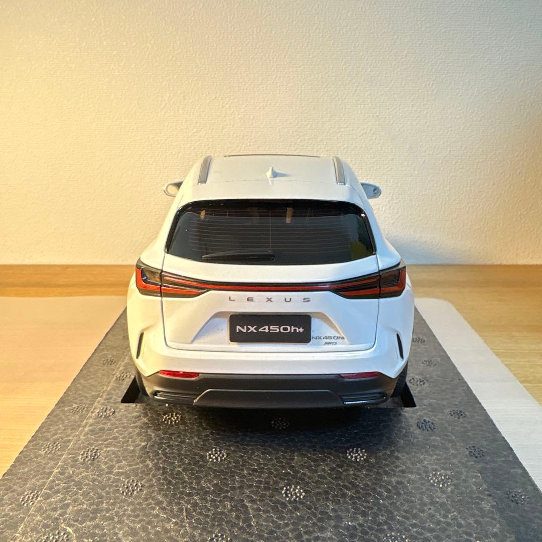 京商　レクサス　NX 450h+ 1/18 ミニカー　ホワイト