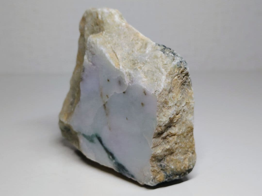 淡ラベ緑 574g 翡翠 ヒスイ 原石 鑑賞石 自然石 誕生石 鉱物 鉱石 水石