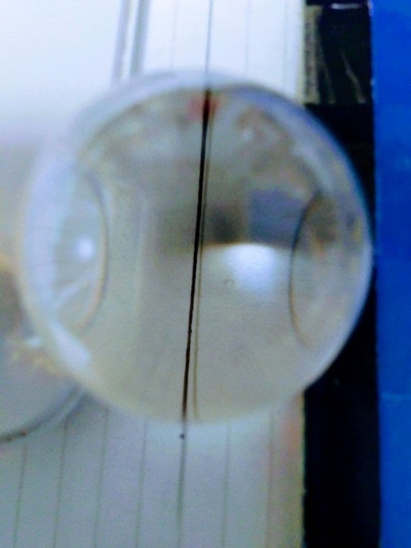 特大.天然？水晶玉の置物.1705グラム位.木製台座付き