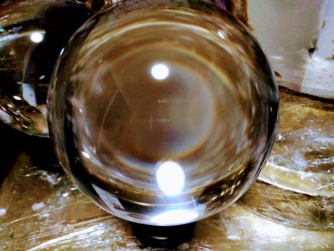 特大.天然？水晶玉の置物.1705グラム位.木製台座付き