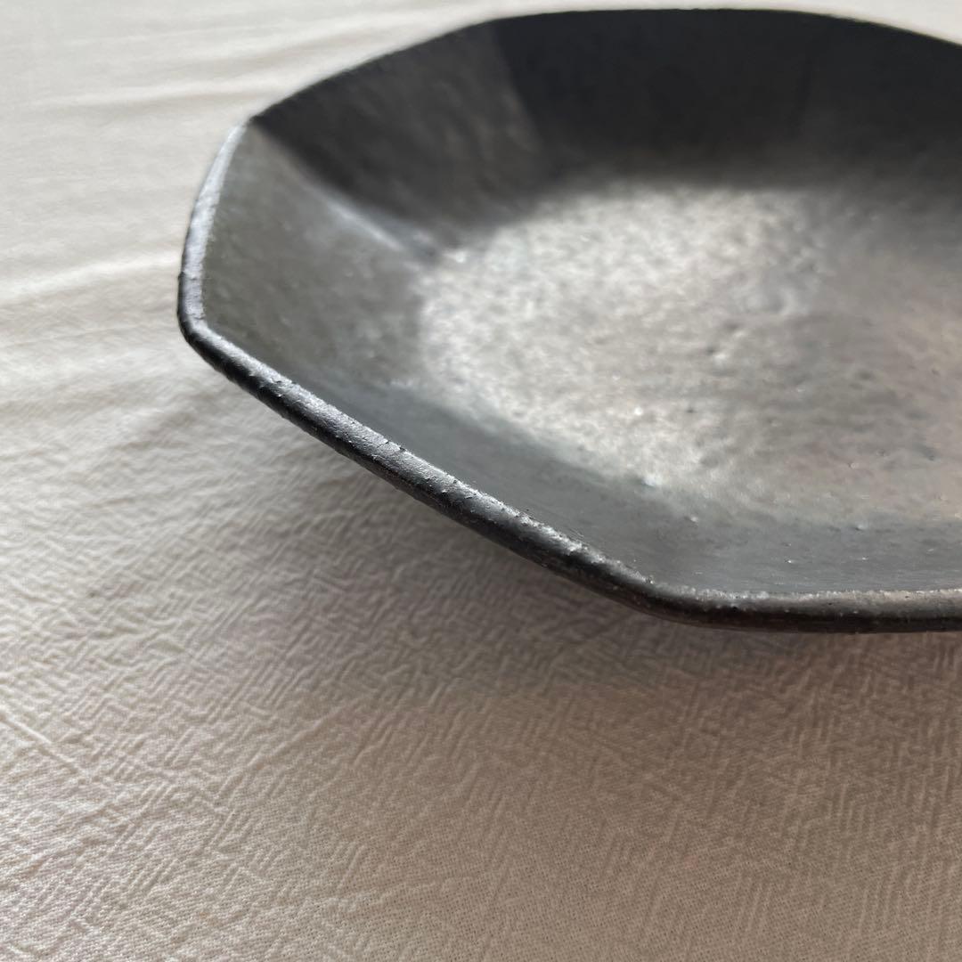 村上躍　黒鉄釉八角皿 17×3