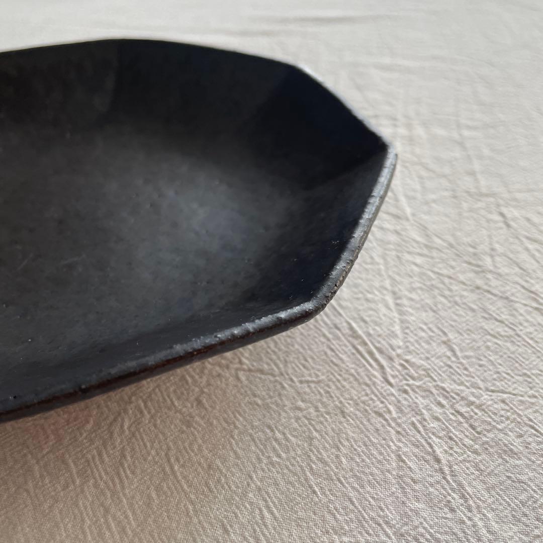 村上躍　黒鉄釉八角皿 17×3