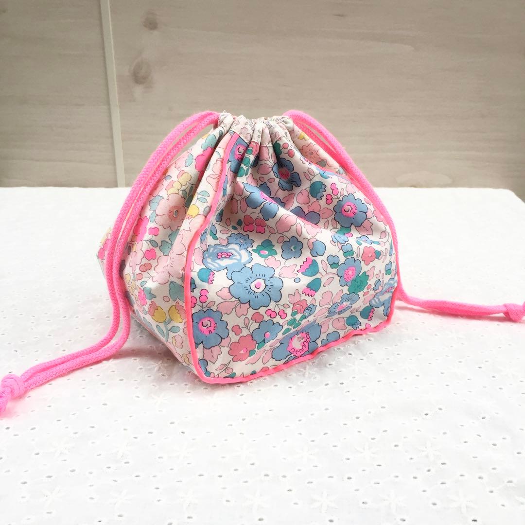 ハナルクさま☆ハンドメイド リバティ パッチワーク 巾着袋 マルチクロス