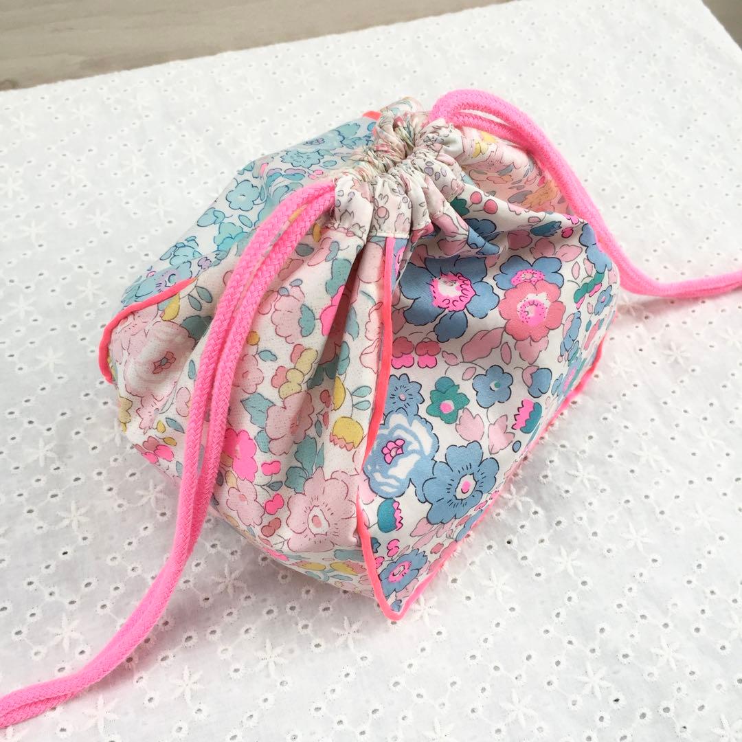 ハナルクさま☆ハンドメイド リバティ パッチワーク 巾着袋 マルチクロス