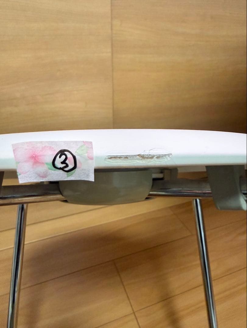 Fritz Hansen社製のドットスツールです。