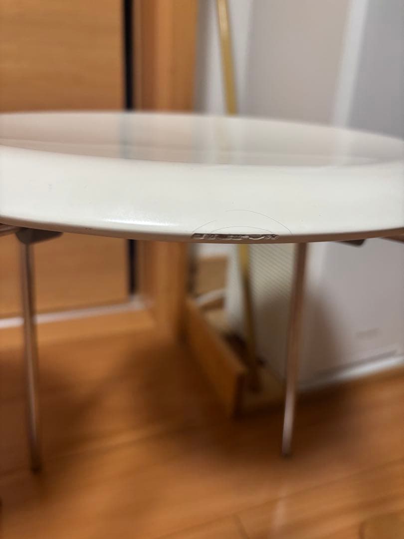 Fritz Hansen社製のドットスツールです。