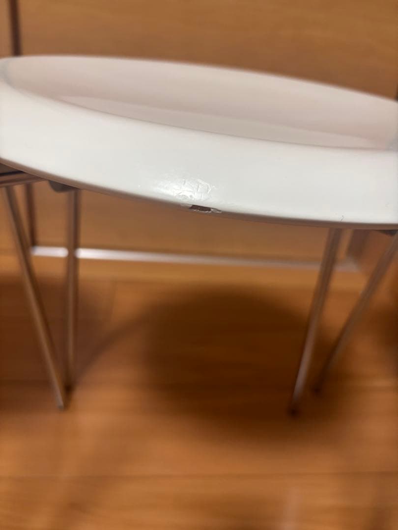 Fritz Hansen社製のドットスツールです。