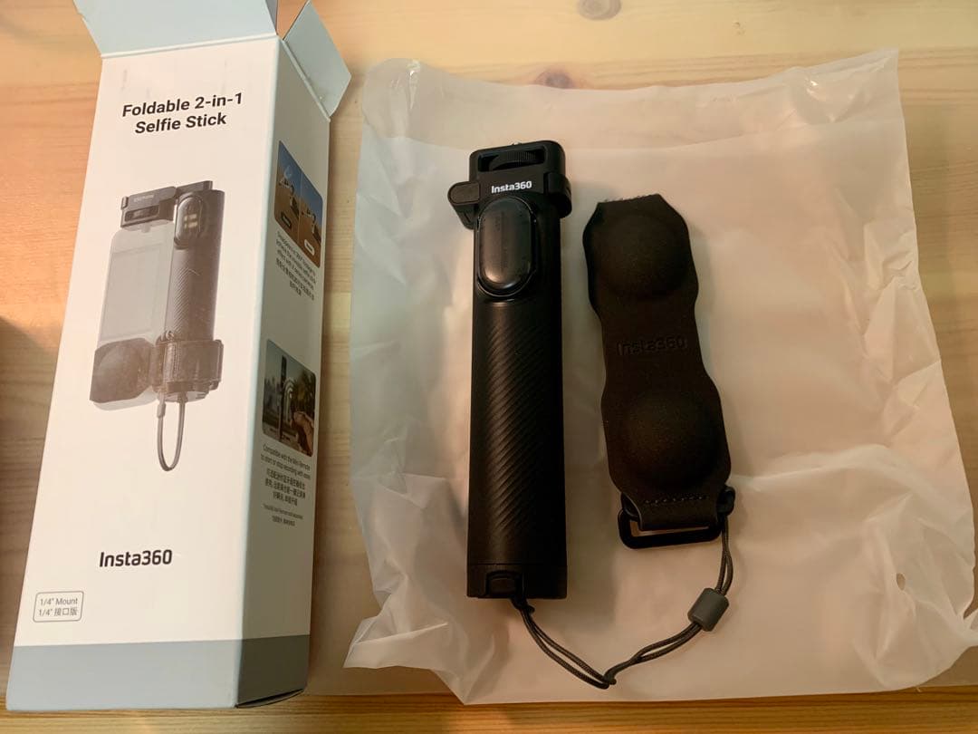 折りたたみ式内蔵三脚付き自撮り棒（1/4インチマウント）