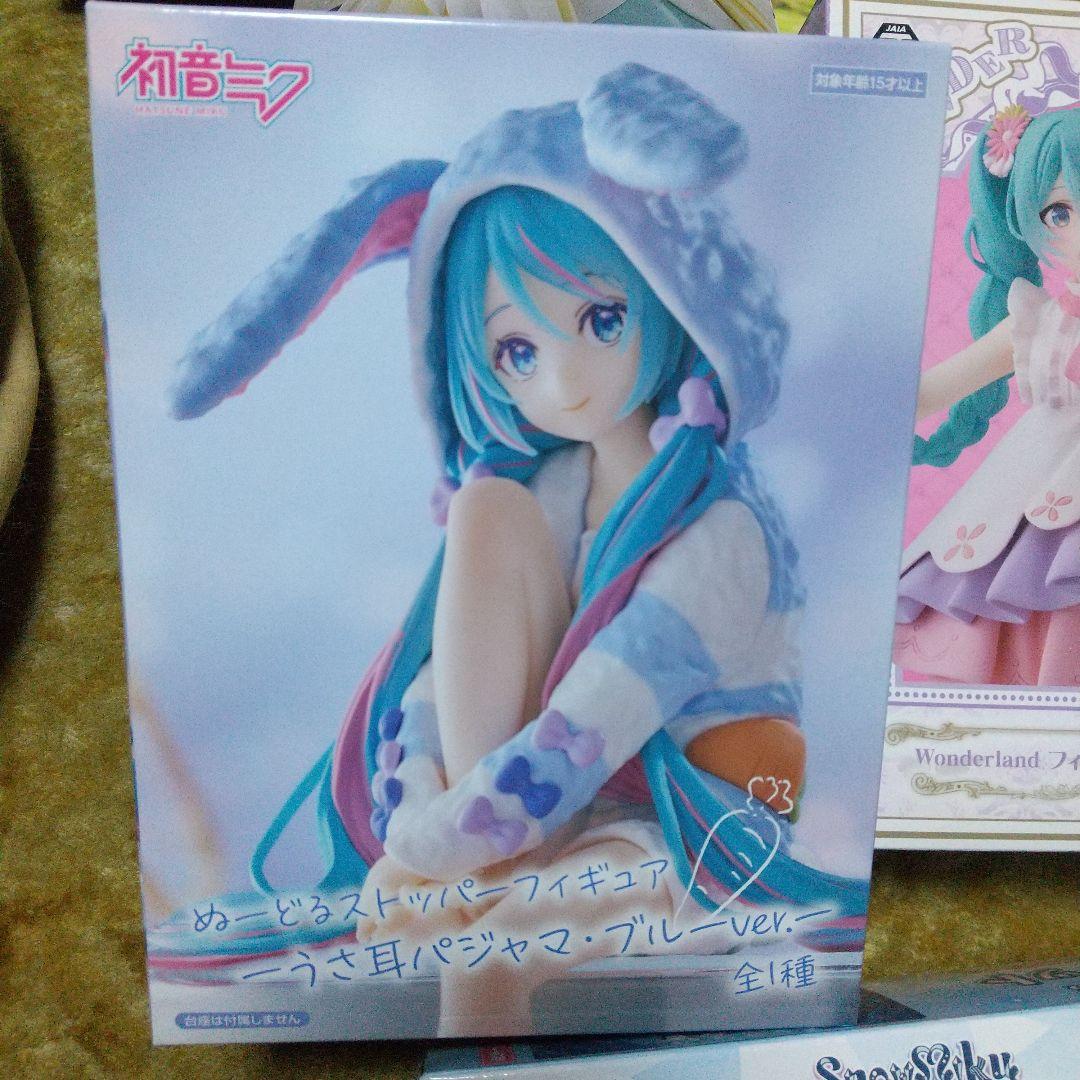 7点セット　初音ミク　フィギュア＆ラバーマット　シンデレララプンツェルパジャマ