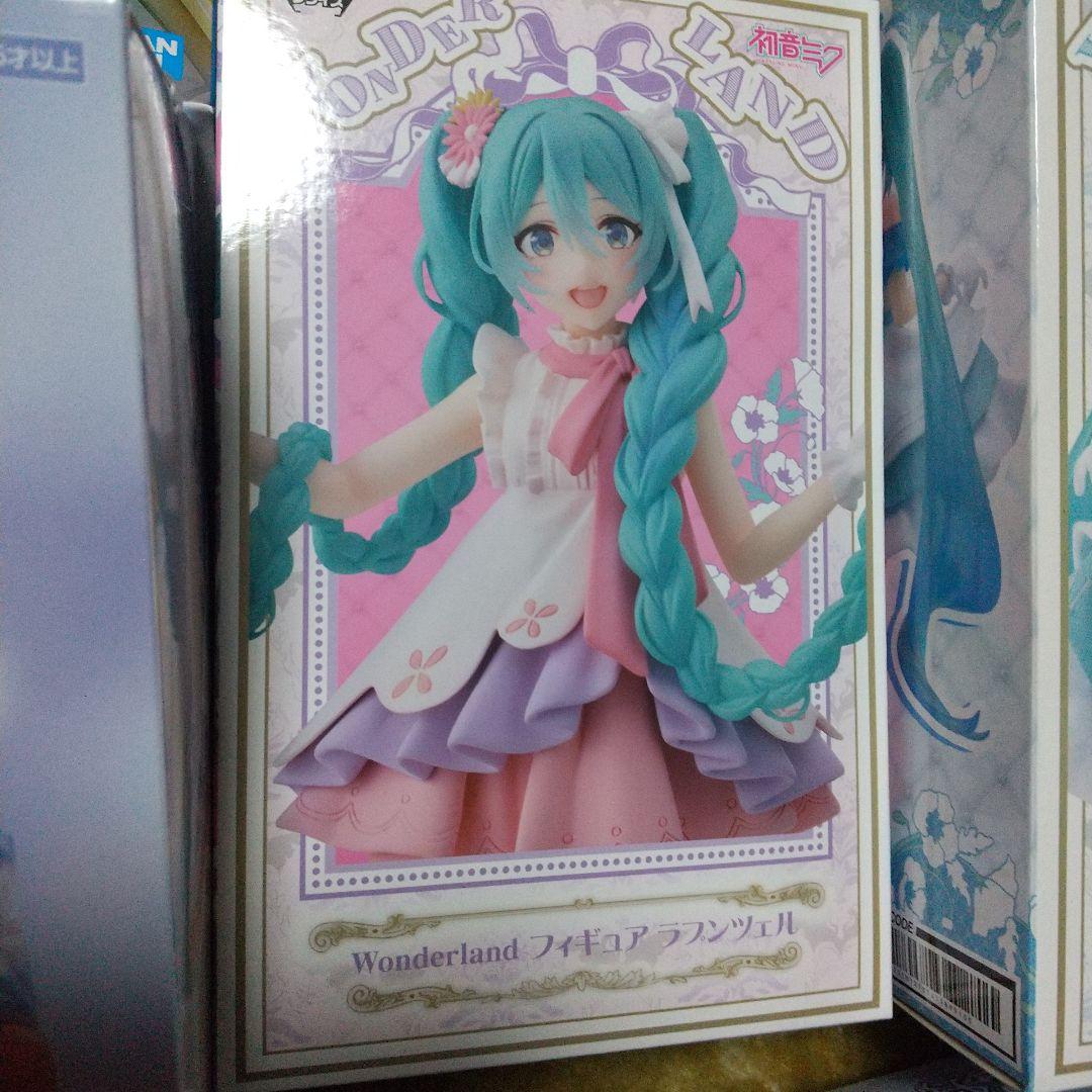 7点セット　初音ミク　フィギュア＆ラバーマット　シンデレララプンツェルパジャマ
