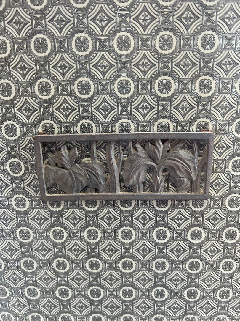 本日限り　特別大特価‼️ レトロ家具 幾何学模様の木製キャビネット