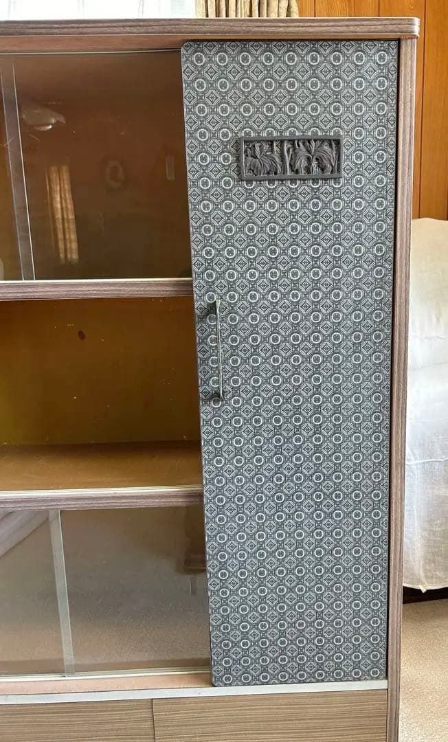 本日限り　特別大特価‼️ レトロ家具 幾何学模様の木製キャビネット