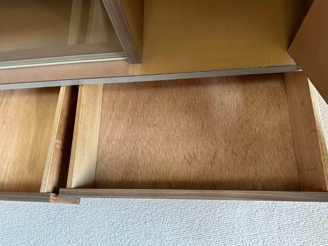 本日限り　特別大特価‼️ レトロ家具 幾何学模様の木製キャビネット