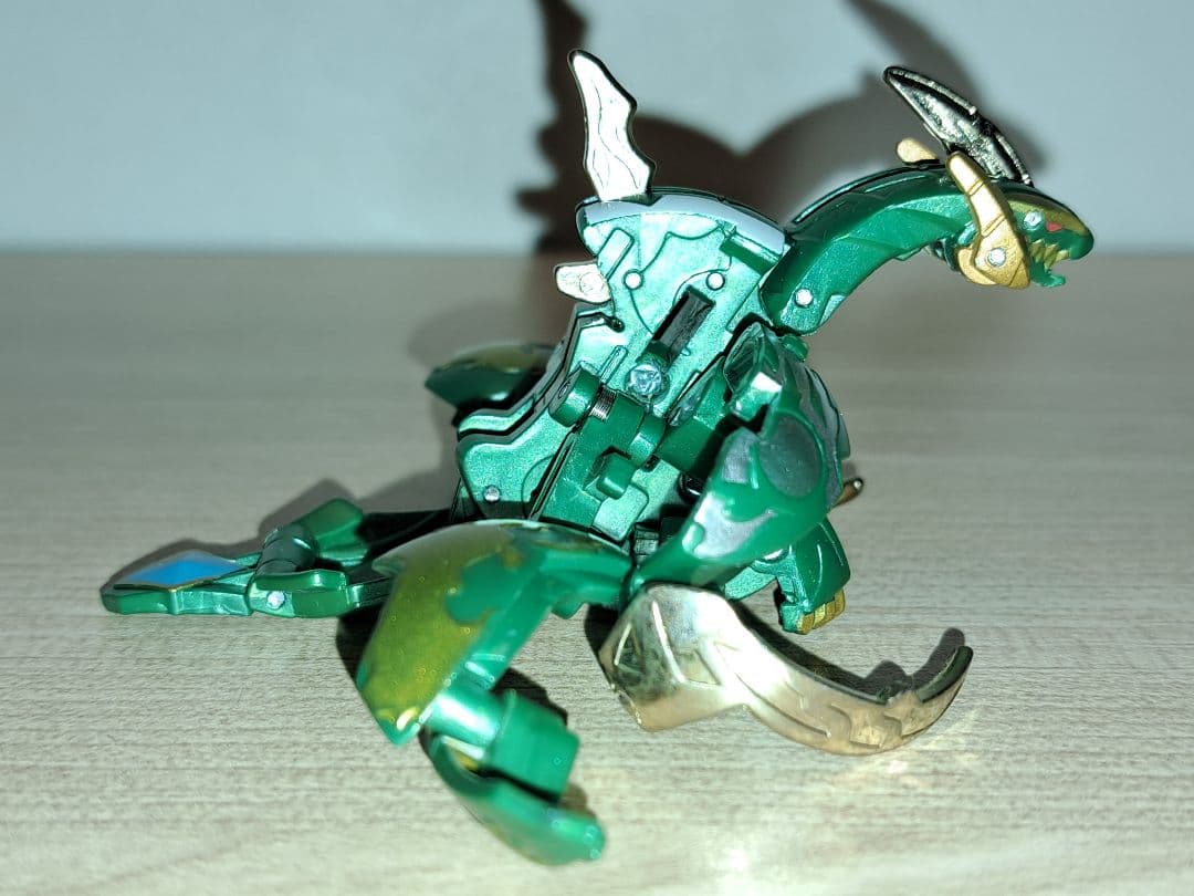 激レア　爆丸　神3　磁ドラガオン 轟フドウ 士ガリュウ　カード付き