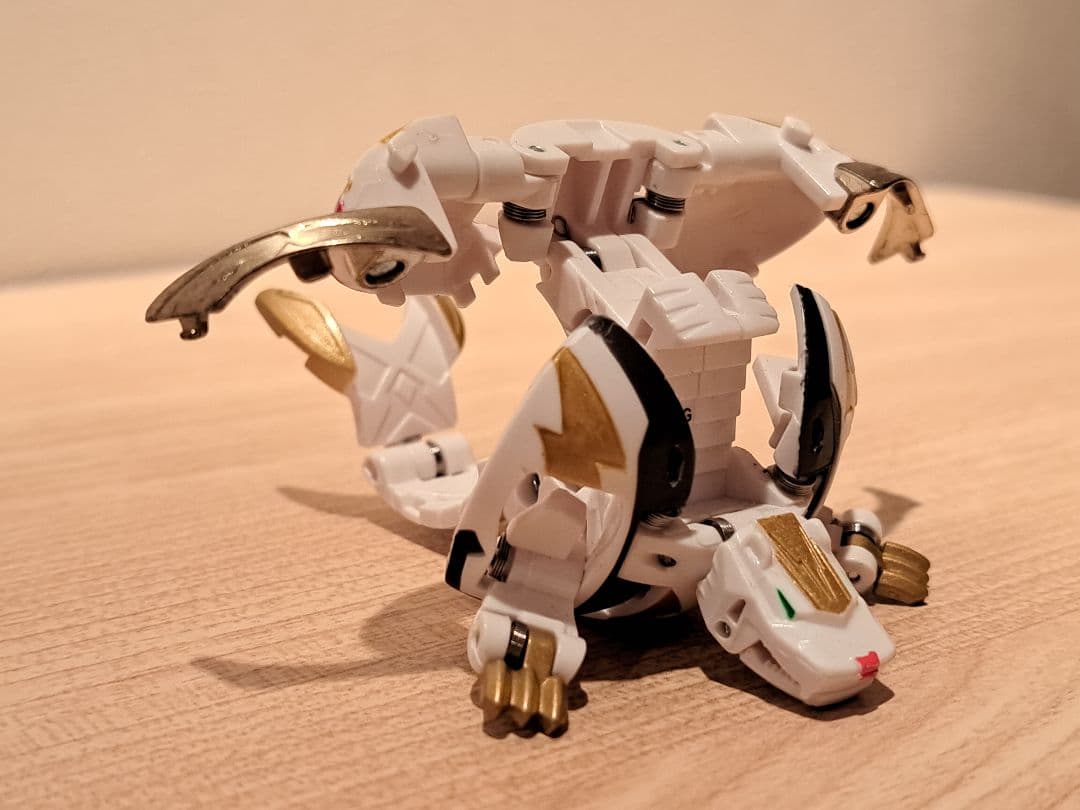 激レア　爆丸　神3　磁ドラガオン 轟フドウ 士ガリュウ　カード付き