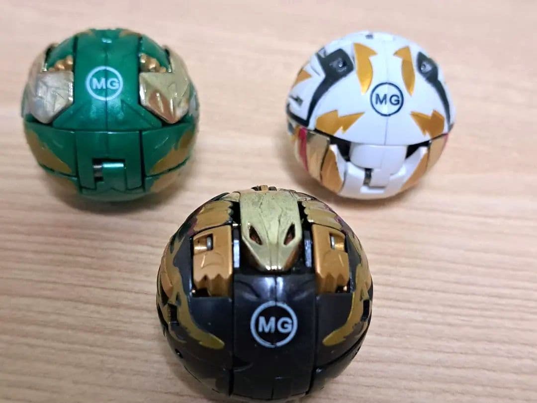 激レア　爆丸　神3　磁ドラガオン 轟フドウ 士ガリュウ　カード付き