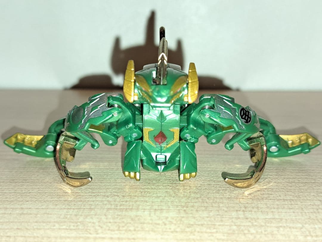 激レア　爆丸　神3　磁ドラガオン 轟フドウ 士ガリュウ　カード付き