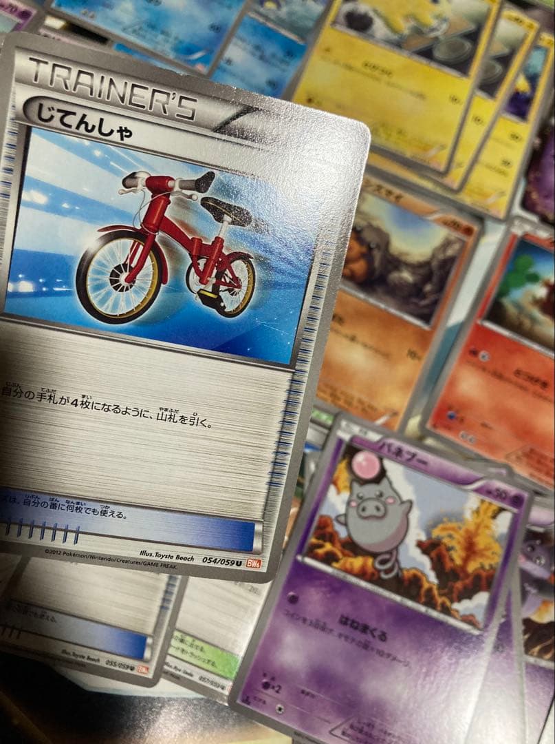 ポケモンカードBW１〜９（不揃い）。カード収納ケース２種。プレイマット２種他