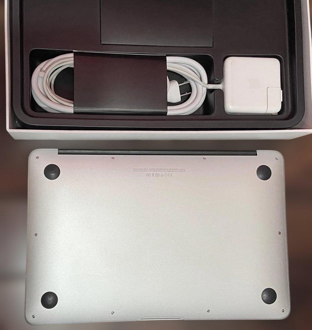 美品 MacBook Air 11インチ 2015　箱・純正充電器付 初期化済