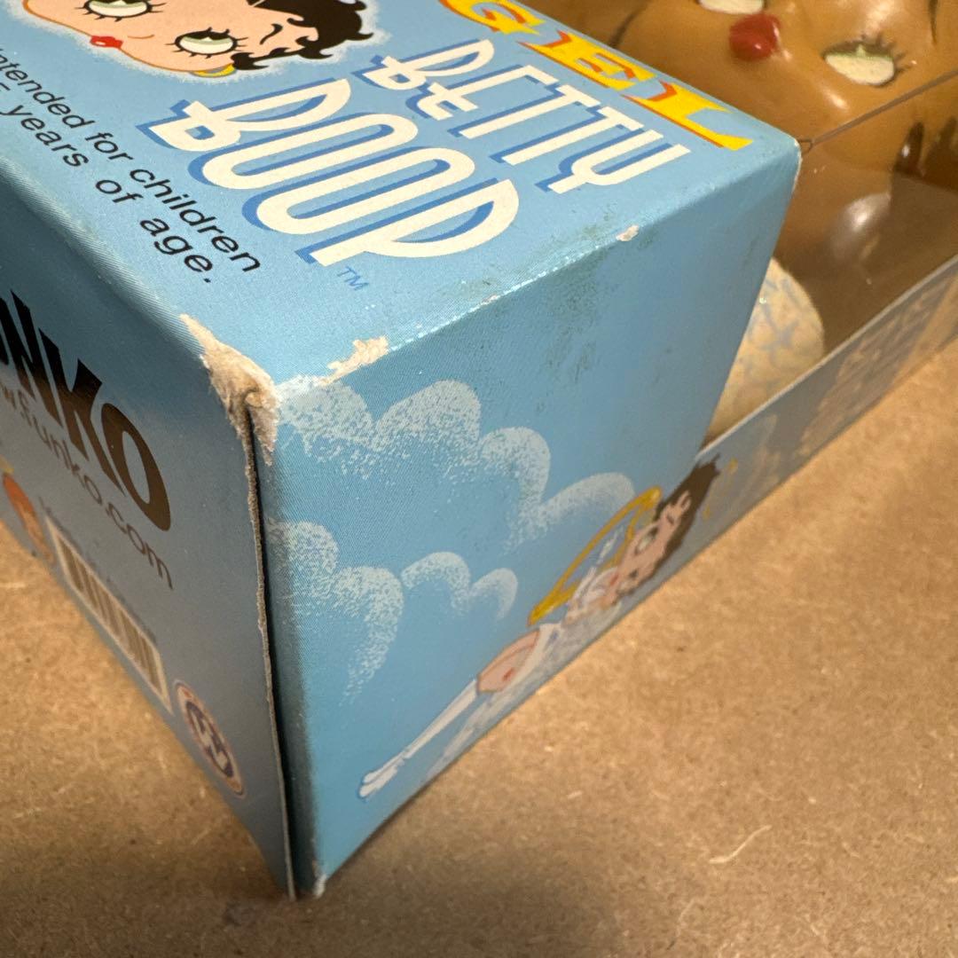 ベティちゃん　エンジェル　天使　ワッキーワブラー　ボブルヘッド　FUNKO