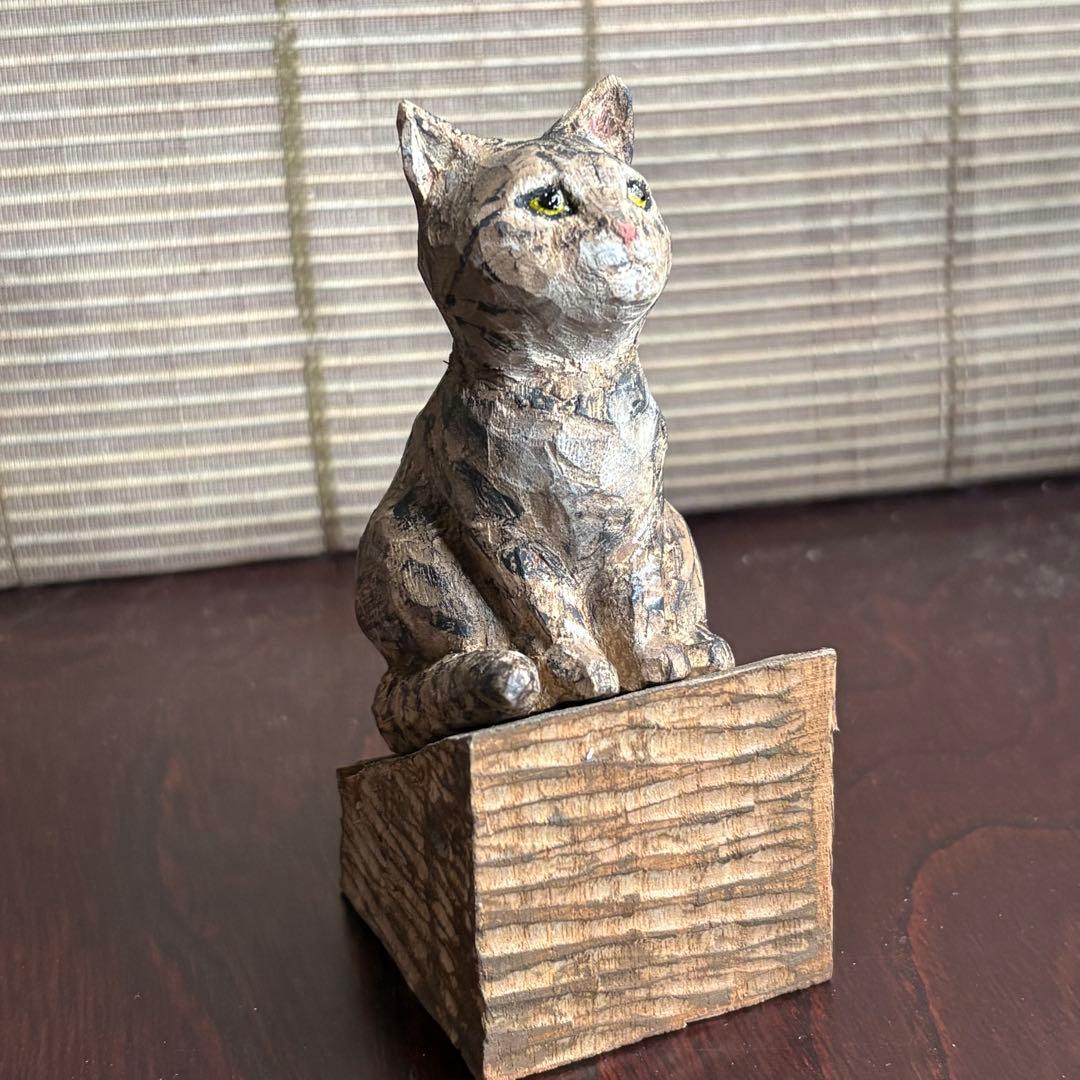木彫　茶トラ猫　（名刺立て付き）
