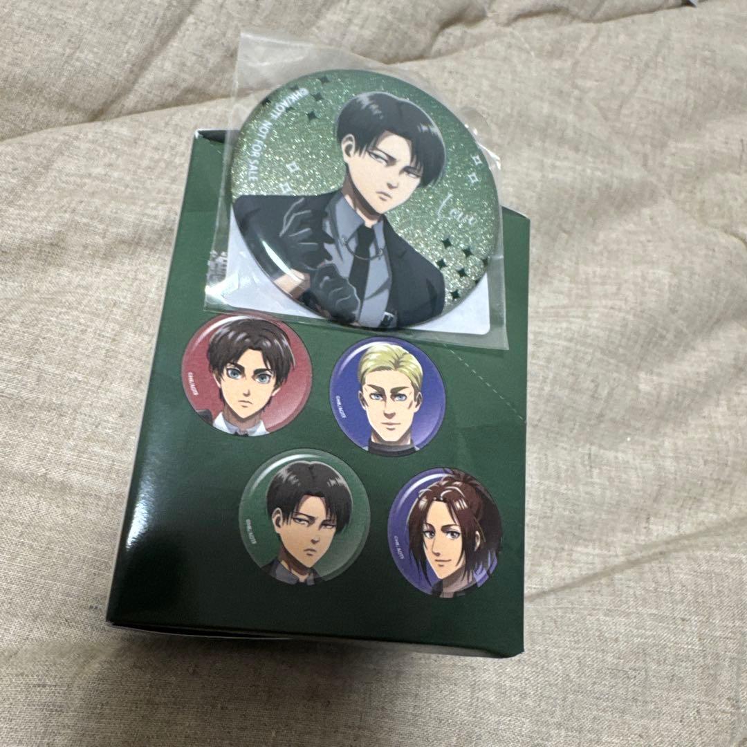 進撃の巨人　ハーネススタイル　トレーディンググリッター缶バッジ