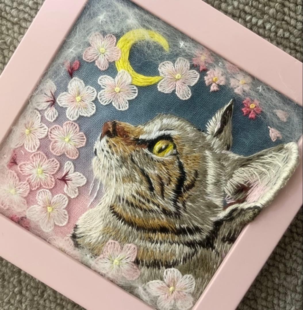 ポ*ン様 ハンドメイド刺繍フレーム　夜桜とキジトラ