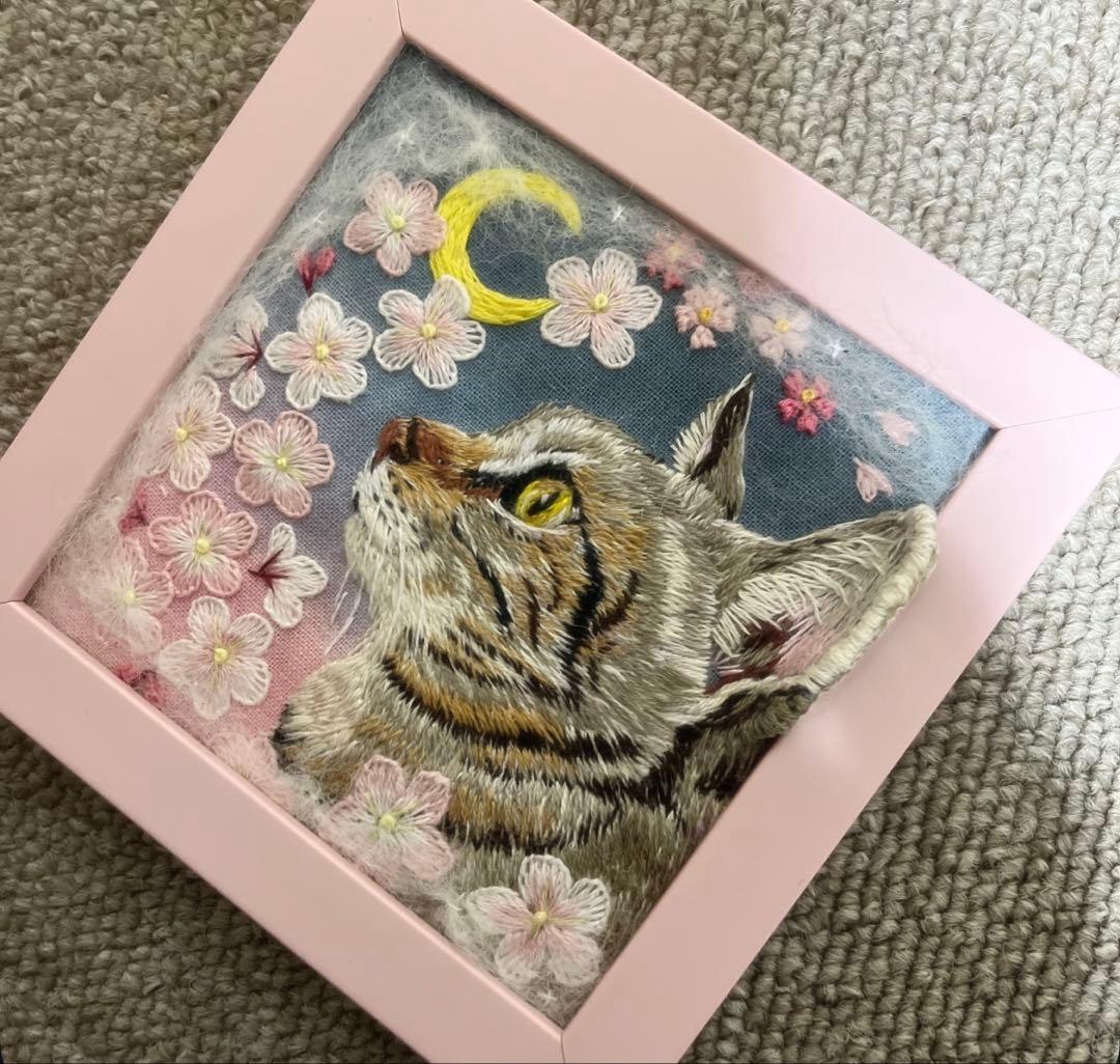 ポ*ン様 ハンドメイド刺繍フレーム　夜桜とキジトラ