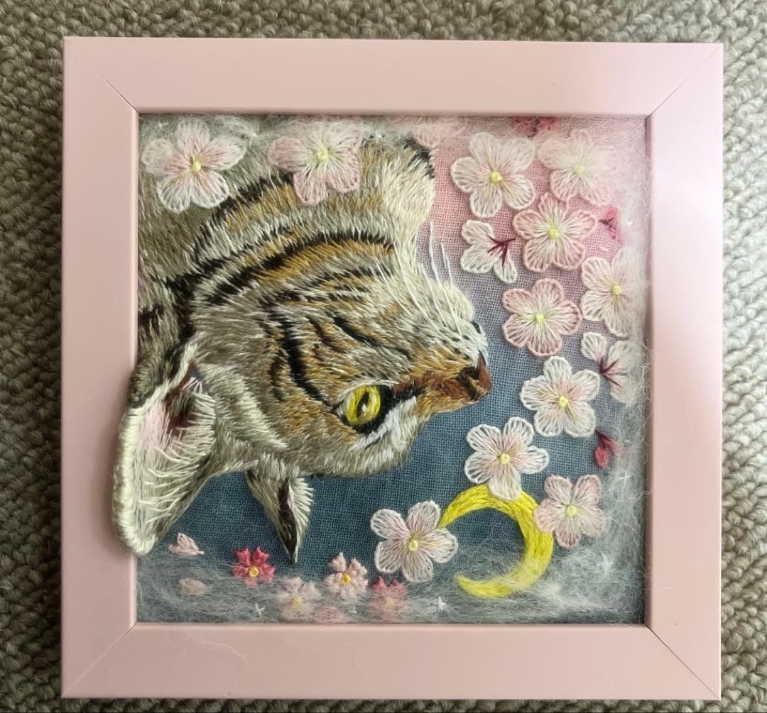 ポ*ン様 ハンドメイド刺繍フレーム　夜桜とキジトラ