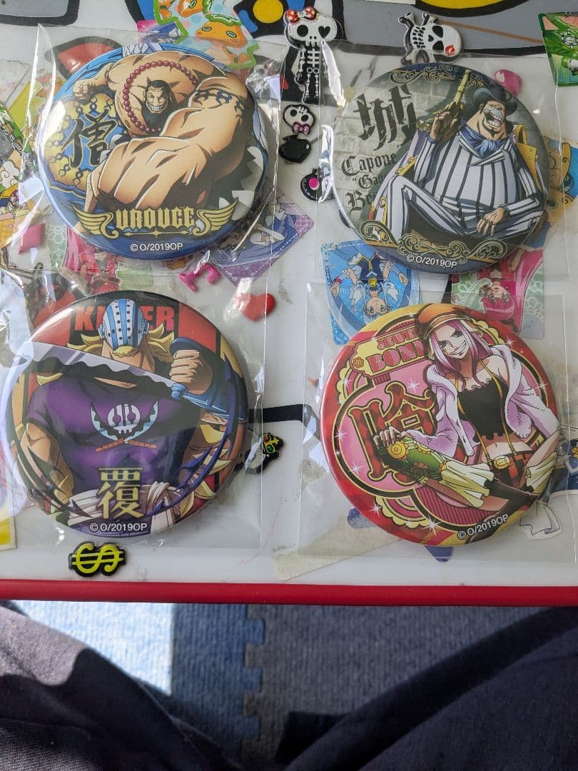 ワンピース麦わらストア限定デザイン缶バッチ ３０種類全コンプリート品