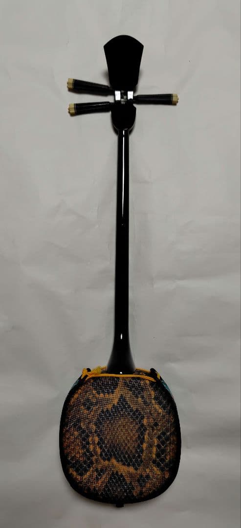 三線（沖縄三味線）　縞黒檀（もしくはカマゴン）棹