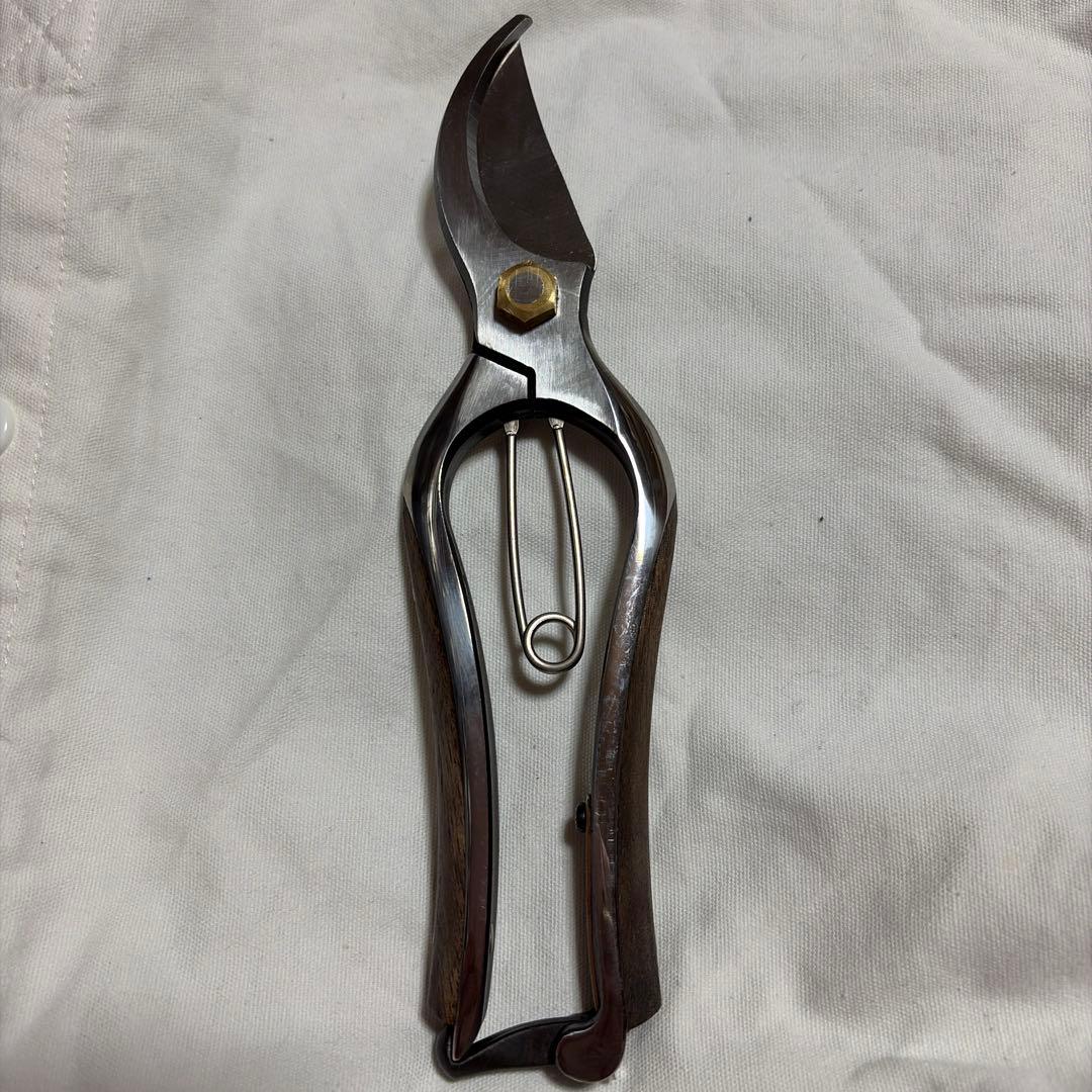 D*y様 新品未使用　剪定鋏
