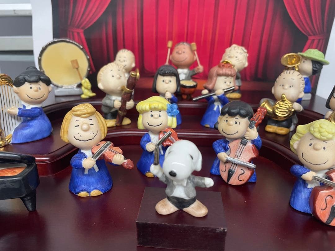 磁器製ピーナッツ交響楽団SNOOPY & HIS FRIENDS 18体