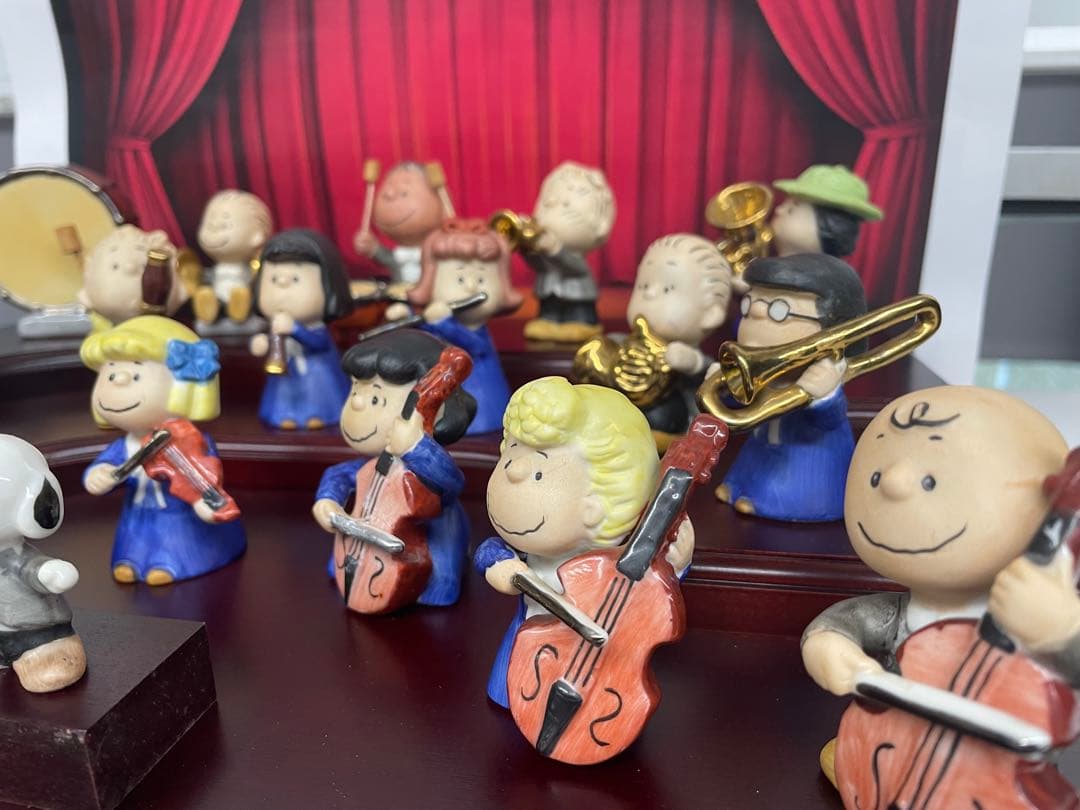磁器製ピーナッツ交響楽団SNOOPY & HIS FRIENDS 18体