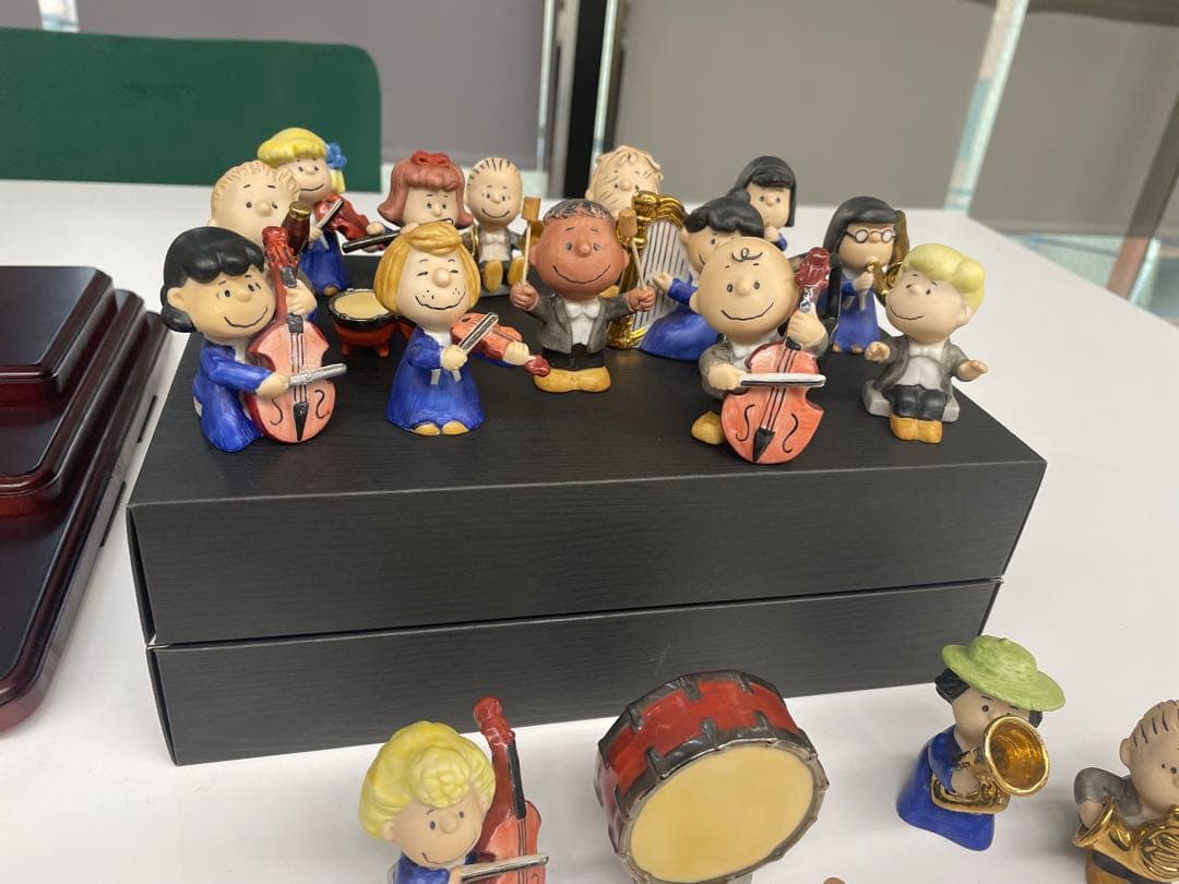 磁器製ピーナッツ交響楽団SNOOPY & HIS FRIENDS 18体