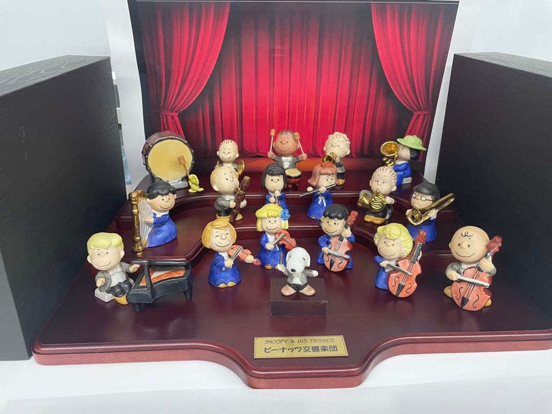 磁器製ピーナッツ交響楽団SNOOPY & HIS FRIENDS 18体