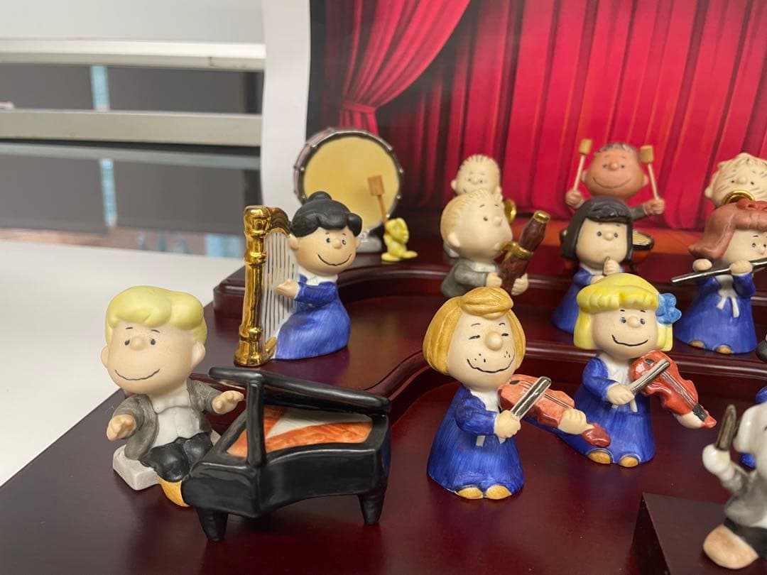 磁器製ピーナッツ交響楽団SNOOPY & HIS FRIENDS 18体