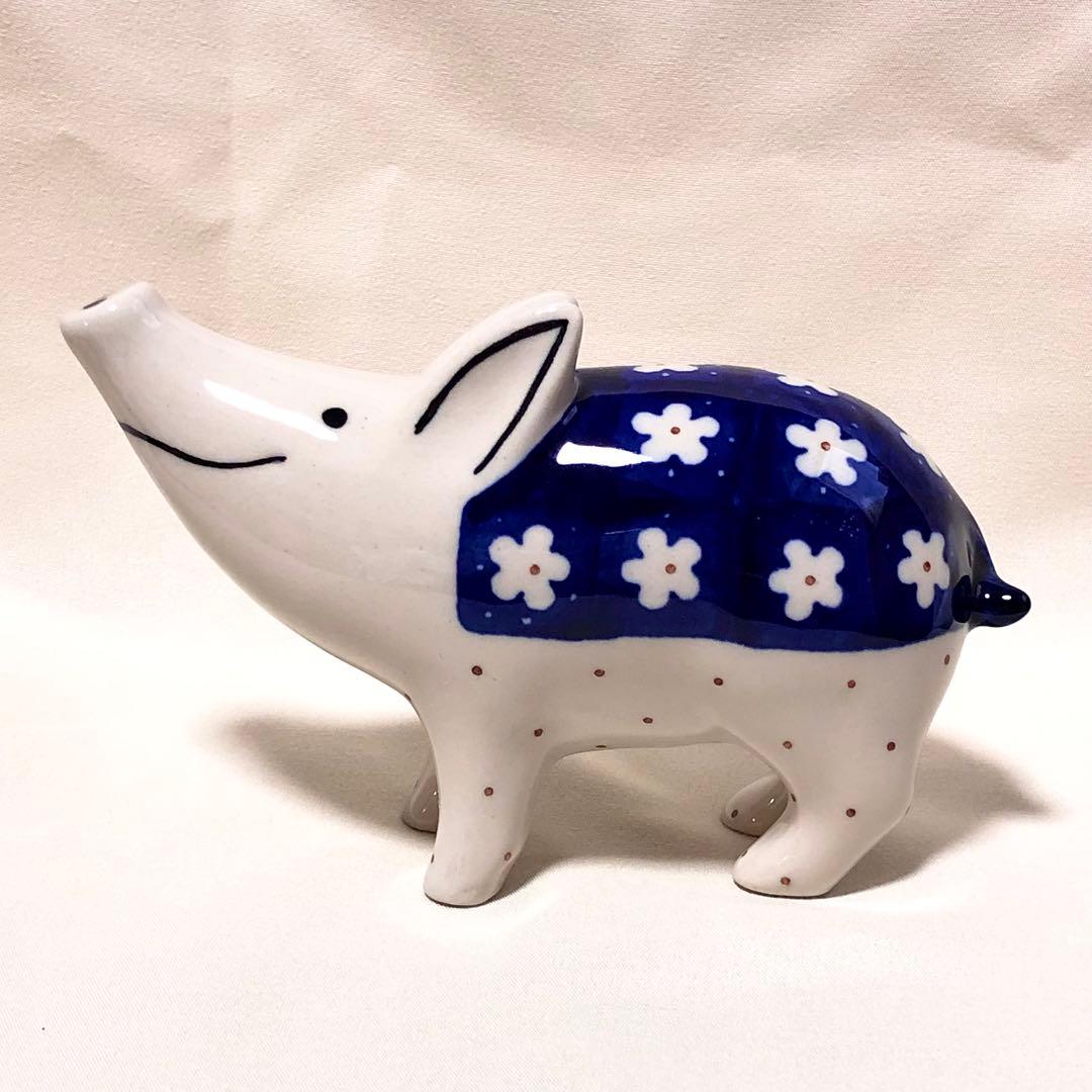 【ポーリッシュポタリー】ブタの置物 青い花模様　ハンドメイド　陶器製