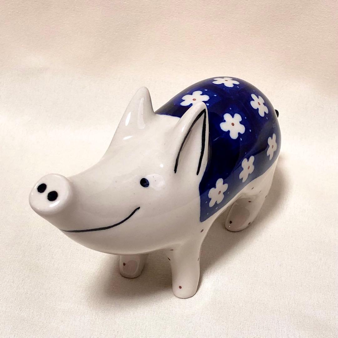 【ポーリッシュポタリー】ブタの置物 青い花模様　ハンドメイド　陶器製