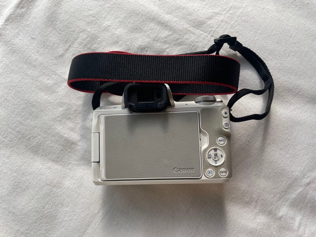 Canon EOS Kiss M ホワイト 本体